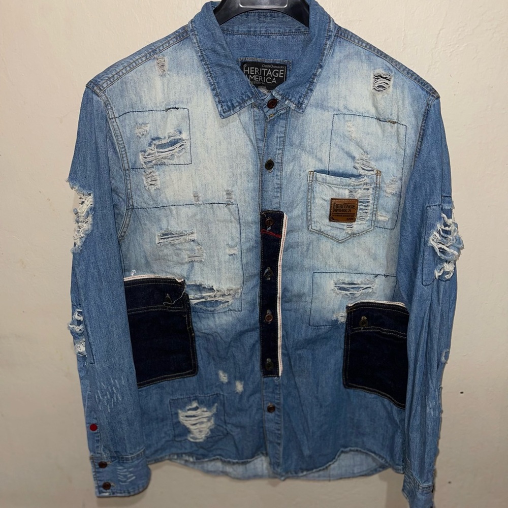 Men's Casual Jean Button Down Shirt.  Size Large